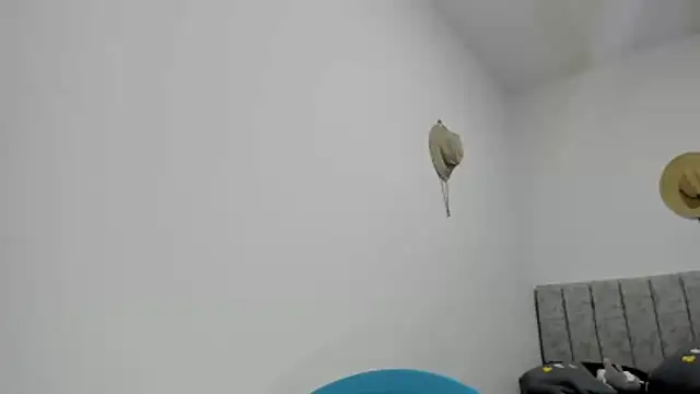 Snapshot of Valerioe chatting on 04-30-26, 04:02 Valerioe online show from 04-30-26, 04:02