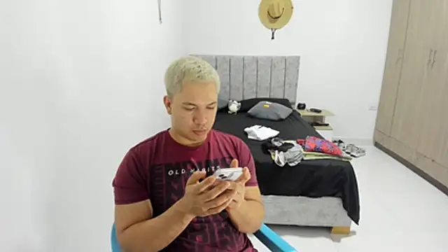Snapshot of Valerioe chatting on 05-01-26, 04:33 Valerioe online show from 05-01-26, 04:33