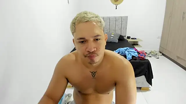 Snapshot of Valerioe chatting on 05-07-26, 03:39 Valerioe online show from 05-07-26, 03:39