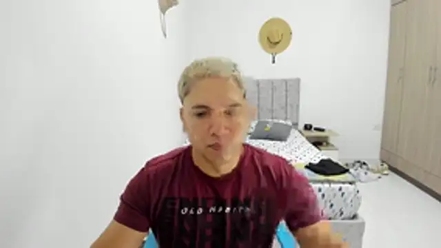 Snapshot of Valerioe chatting on 05-25-26, 08:31 Valerioe online show from 05-25-26, 08:31