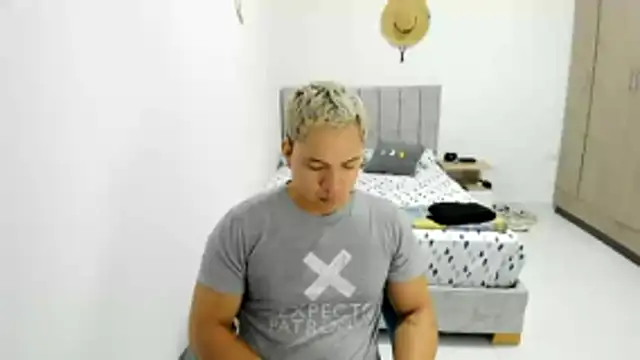 Snapshot of Valerioe chatting on 05-26-26, 08:32 Valerioe online show from 05-26-26, 08:32