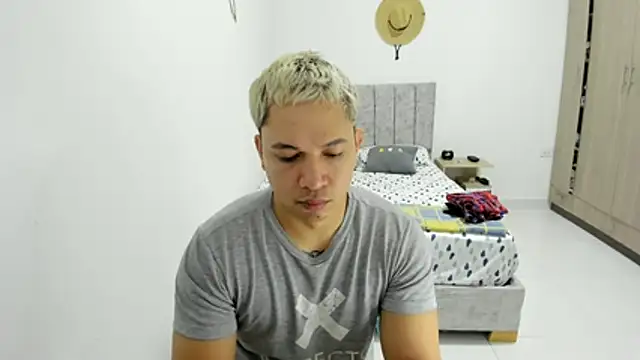 Snapshot of Valerioe chatting on 05-27-26, 08:55 Valerioe online show from 05-27-26, 08:55