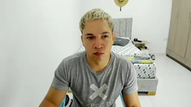 Snapshot of Valerioe chatting on 05-29-26, 08:45 Valerioe online show from 05-29-26, 08:45