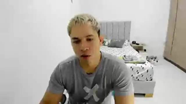 Snapshot of Valerioe chatting on 05-31-26, 08:54 Valerioe online show from 05-31-26, 08:54