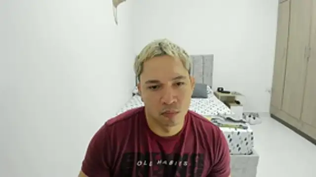 Snapshot of Valerioe chatting on 06-01-26, 08:27 Valerioe online show from 06-01-26, 08:27