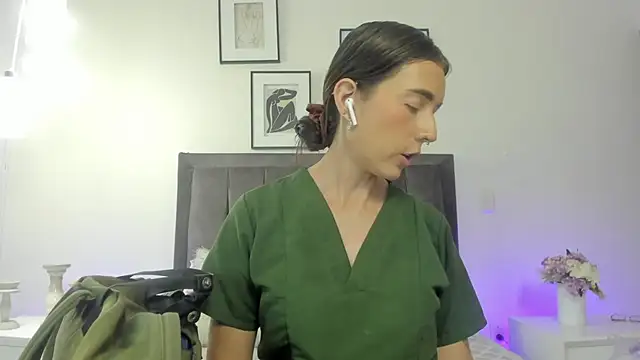 helen mooree online show from 07-17-26, 01:18