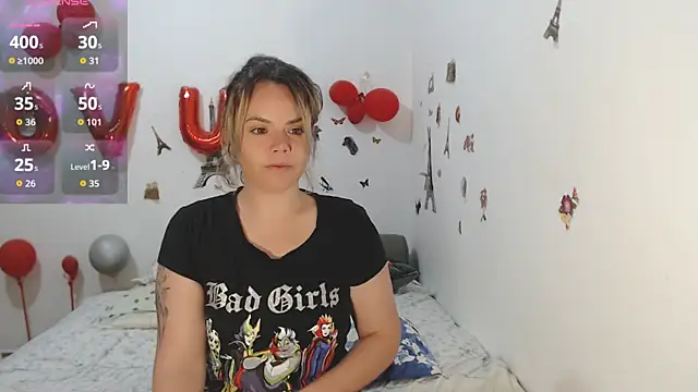 Snapshot of hotmilf4uxxx chatting on 07-10-26, 10:29 hotmilf4uxxx online show from 07-10-26, 10:29