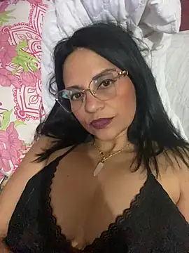 paolagomez  online show from 02-05-25, 06:46