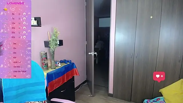 paolagomez  online show from 09-30-25, 10:04