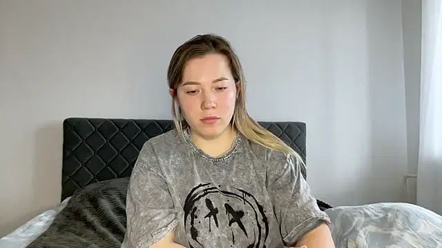 Embersweetbunny online show from 03-21-25, 08:28