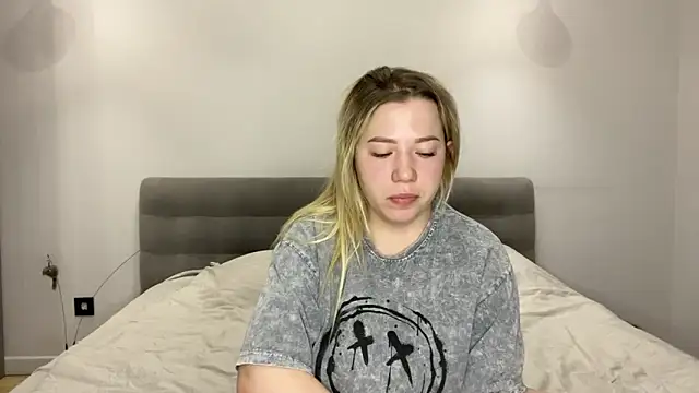 Embersweetbunny online show from 12-20-25, 06:20