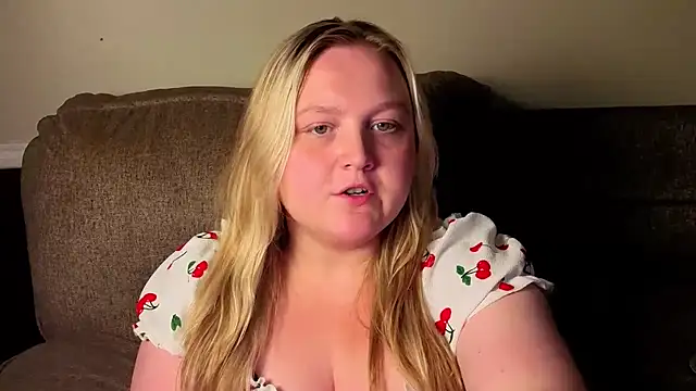 Snapshot of PhatAssBlond chatting on 08-07-26, 04:14 PhatAssBlond online show from 08-07-26, 04:14