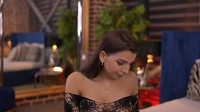 Snapshot of NicoleCellini chatting on 02-22-25, 07:14 NicoleCellini online show from 02-22-25, 07:14