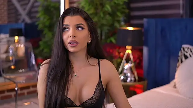 Snapshot of NicoleCellini chatting on 03-07-25, 07:05 NicoleCellini online show from 03-07-25, 07:05