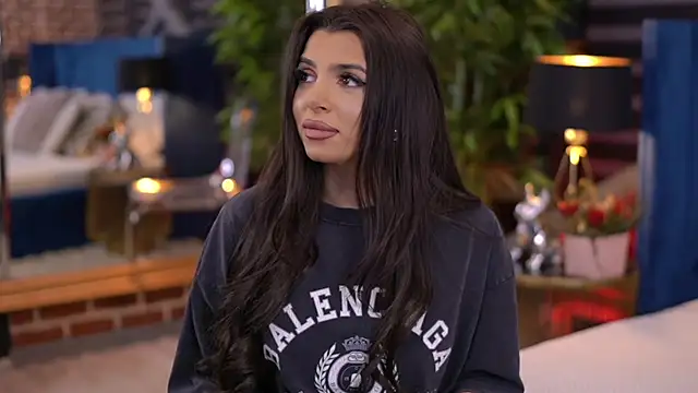 Snapshot of NicoleCellini chatting on 03-20-25, 06:20 NicoleCellini online show from 03-20-25, 06:20