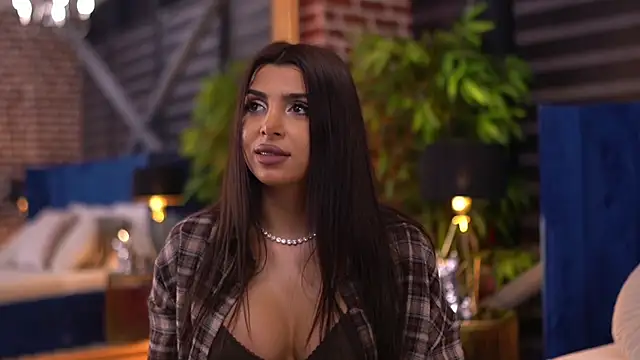 Snapshot of NicoleCellini chatting on 10-26-25, 06:58 NicoleCellini online show from 10-26-25, 06:58