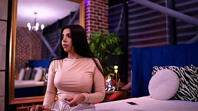 Snapshot of NicoleCellini chatting on 11-22-25, 06:40 NicoleCellini online show from 11-22-25, 06:40