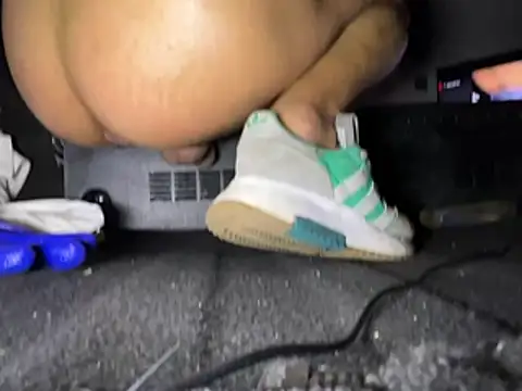 Snapshot of Amarok39 chatting on 02-08-25, 12:06 Amarok39 online show from 02-08-25, 12:06