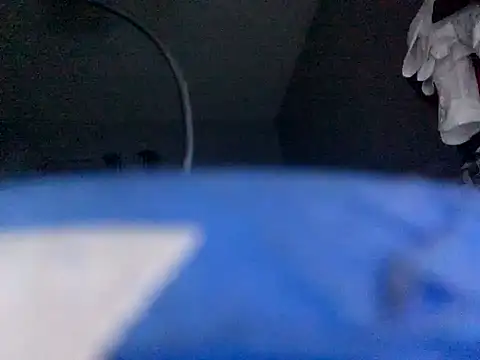 Snapshot of Amarok39 chatting on 10-05-25, 08:45 Amarok39 online show from 10-05-25, 08:45