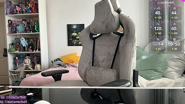 Snapshot of unicornsfeet chatting on 03-09-25, 01:26 unicornsfeet online show from 03-09-25, 01:26