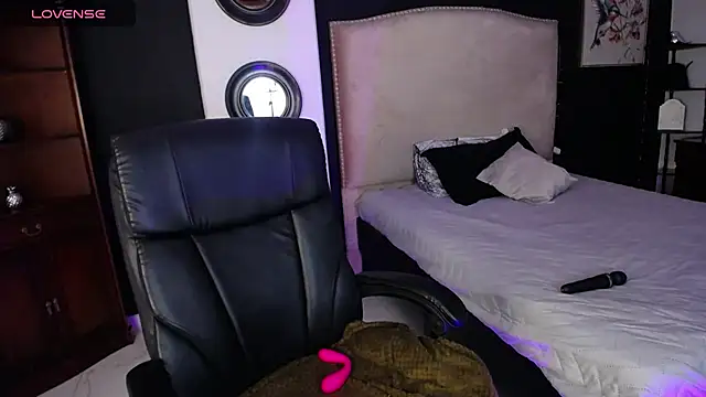 Snapshot of lia_huan chatting on 12-26-24, 02:05 lia huan online show from 12-26-24, 02:05