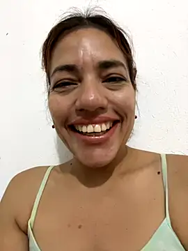 Snapshot of lia_huan chatting on 10-17-25, 12:08 lia huan online show from 10-17-25, 12:08