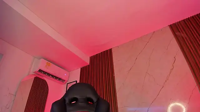 Snapshot of Emiilycollins chatting on 12-12-24, 09:04 Emiilycollins online show from 12-12-24, 09:04