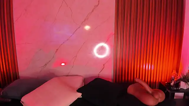 Snapshot of Emiilycollins chatting on 03-19-25, 01:32 Emiilycollins online show from 03-19-25, 01:32