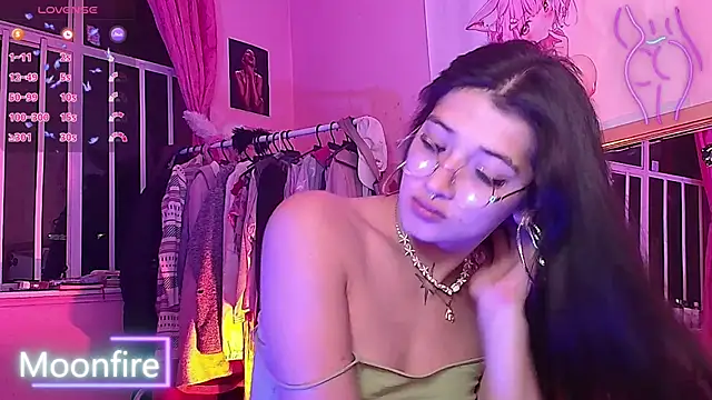 Snapshot of moonfiredancer chatting on 09-10-25, 03:28 moonfiredancer online show from 09-10-25, 03:28