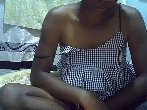 Snapshot of ElianeHot chatting on 09-22-25, 07:27 ElianeHot online show from 09-22-25, 07:27