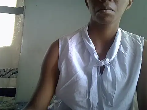 Snapshot of ElianeHot chatting on 10-21-25, 08:48 ElianeHot online show from 10-21-25, 08:48