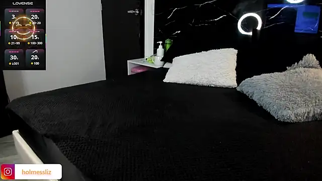 LIZ HOLMES online show from 01-25-25, 10:08