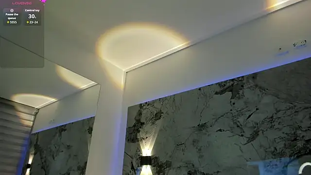 LIZ HOLMES online show from 10-10-25, 10:36