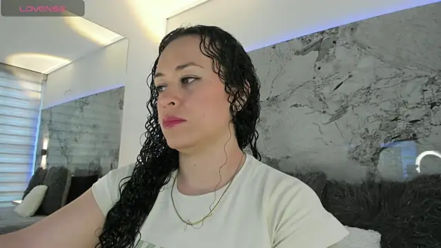 LIZ HOLMES online show from 10-11-25, 11:31