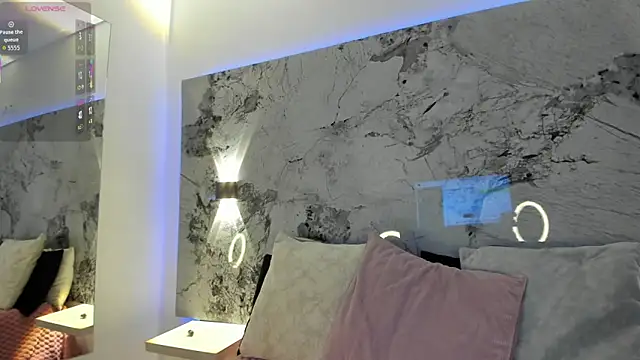 LIZ HOLMES online show from 02-23-26, 11:18