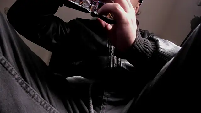 Snapshot of s_sven03 chatting on 06-20-26, 02:25 s sven03 online show from 06-20-26, 02:25