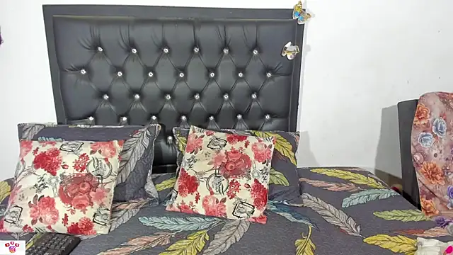 Snapshot of Darlyquenn11 chatting on 01-18-25, 03:53 Darlyquenn11 online show from 01-18-25, 03:53