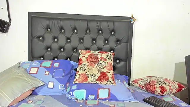 Snapshot of Darlyquenn11 chatting on 02-01-25, 04:14 Darlyquenn11 online show from 02-01-25, 04:14