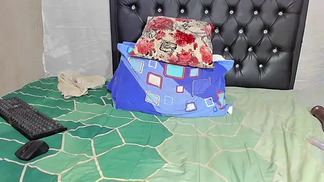 Snapshot of Darlyquenn11 chatting on 02-08-25, 12:17 Darlyquenn11 online show from 02-08-25, 12:17