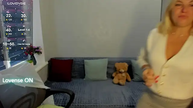 Snapshot of sweet___margaret chatting on 10-15-25, 11:10 sweet margaret online show from 10-15-25, 11:10