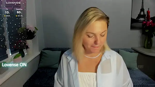 Snapshot of sweet___margaret chatting on 11-03-25, 01:01 sweet margaret online show from 11-03-25, 01:01