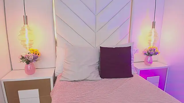 Flor delunaa online show from 09-17-25, 12:40