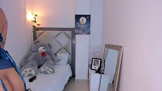 Snapshot of Adria_ross chatting on 02-12-25, 05:05 Adria ross online show from 02-12-25, 05:05