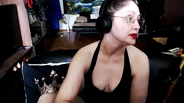 Snapshot of Imperatriza chatting on 06-10-26, 02:49 Imperatriza online show from 06-10-26, 02:49