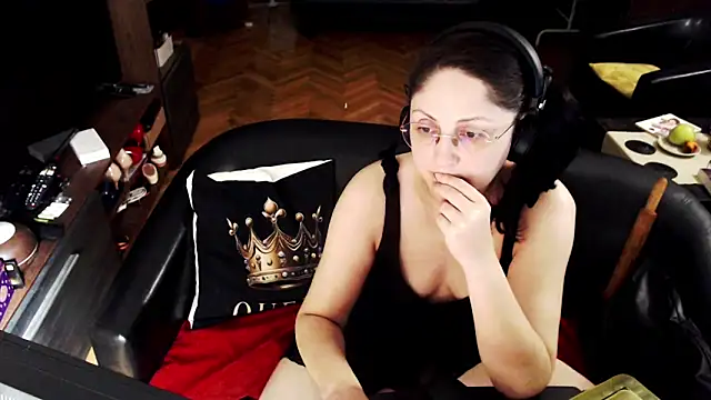 Snapshot of Imperatriza chatting on 06-18-26, 08:57 Imperatriza online show from 06-18-26, 08:57