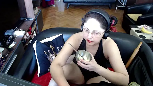 Snapshot of Imperatriza chatting on 06-22-26, 08:44 Imperatriza online show from 06-22-26, 08:44