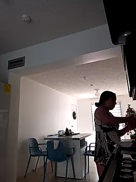 Snapshot of rossgreen77 chatting on 12-18-25, 06:03 rossgreen77 online show from 12-18-25, 06:03