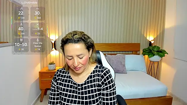 Snapshot of luciana_ballesteros_ chatting on 06-23-26, 12:14 luciana ballesteros online show from 06-23-26, 12:14