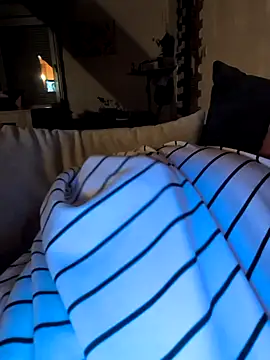 Snapshot of poussychats chatting on 10-29-25, 08:43 poussychats online show from 10-29-25, 08:43