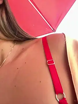 Snapshot of Rose-euphoria chatting on 02-14-25, 05:03 Rose-euphoria online show from 02-14-25, 05:03